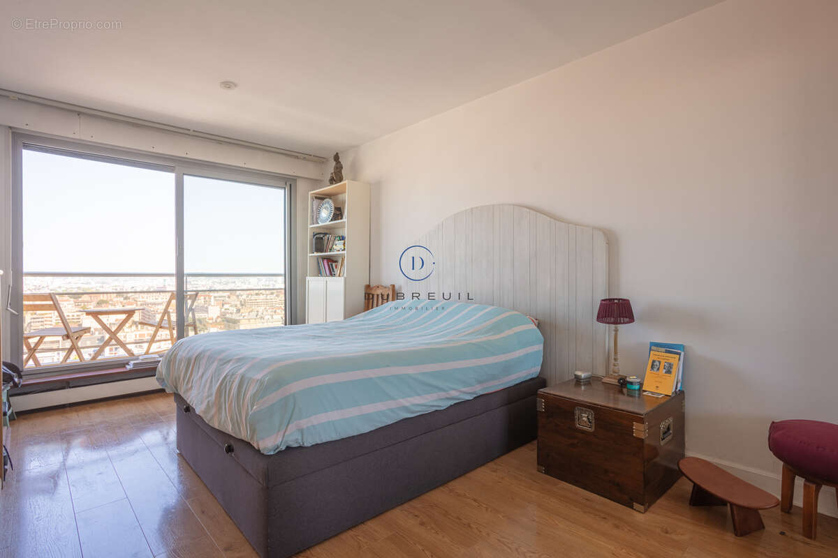 Appartement à COURBEVOIE
