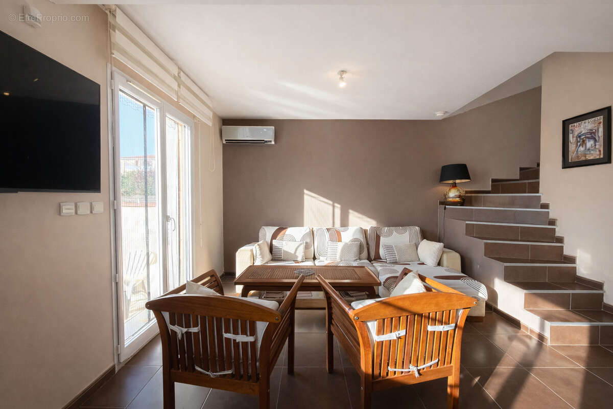 Maison à SAINT-LAURENT-DE-LA-SALANQUE