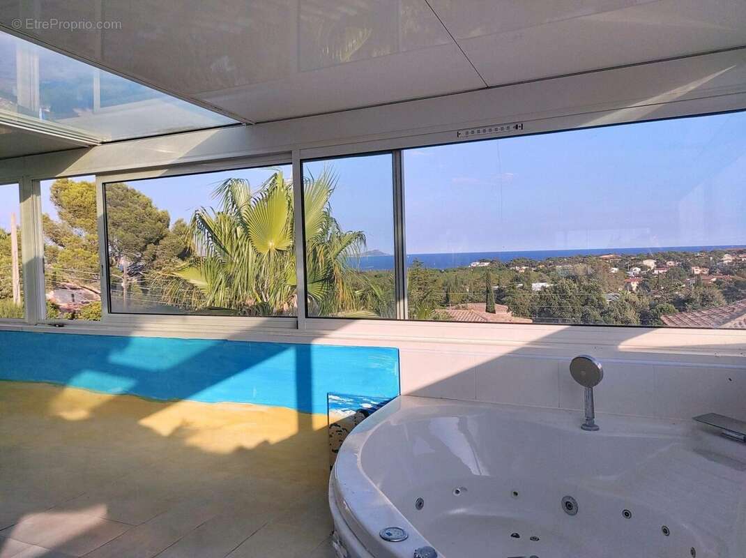 Maison 237 m² à Frejus  - photo 4
