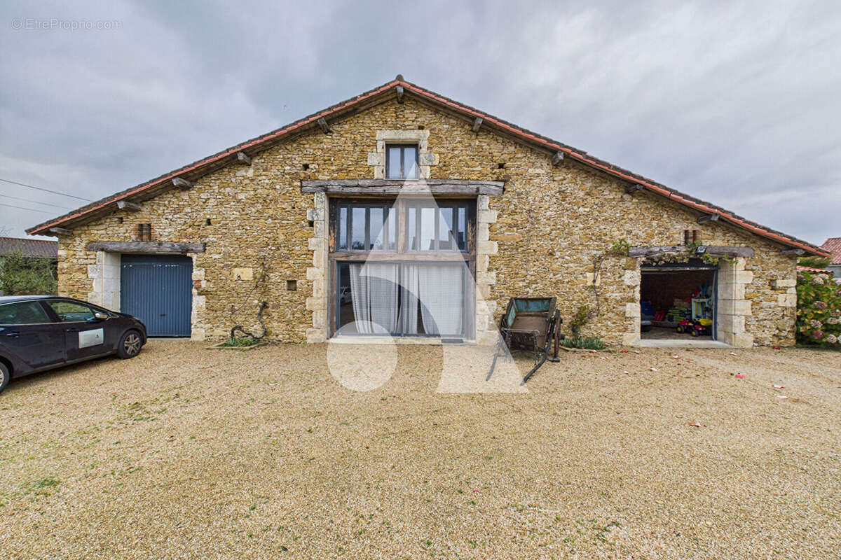 Maison à MAREUIL-SUR-LAY-DISSAIS