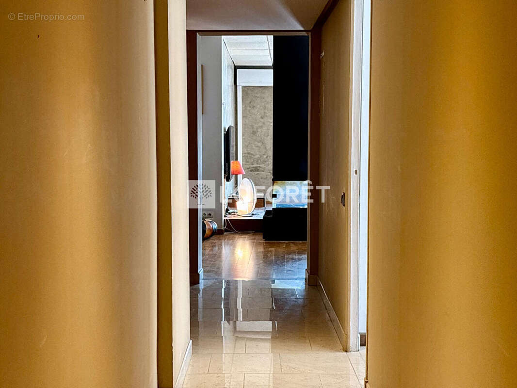 Commerce à MARSEILLE-1E