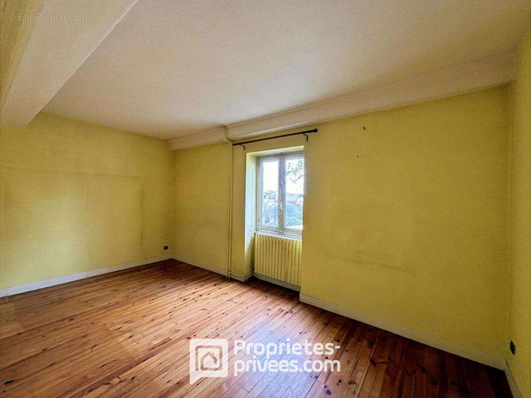 Maison à SAINT-GENIS-LES-OLLIERES