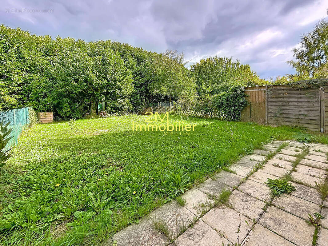 Maison à VAUX-LE-PENIL