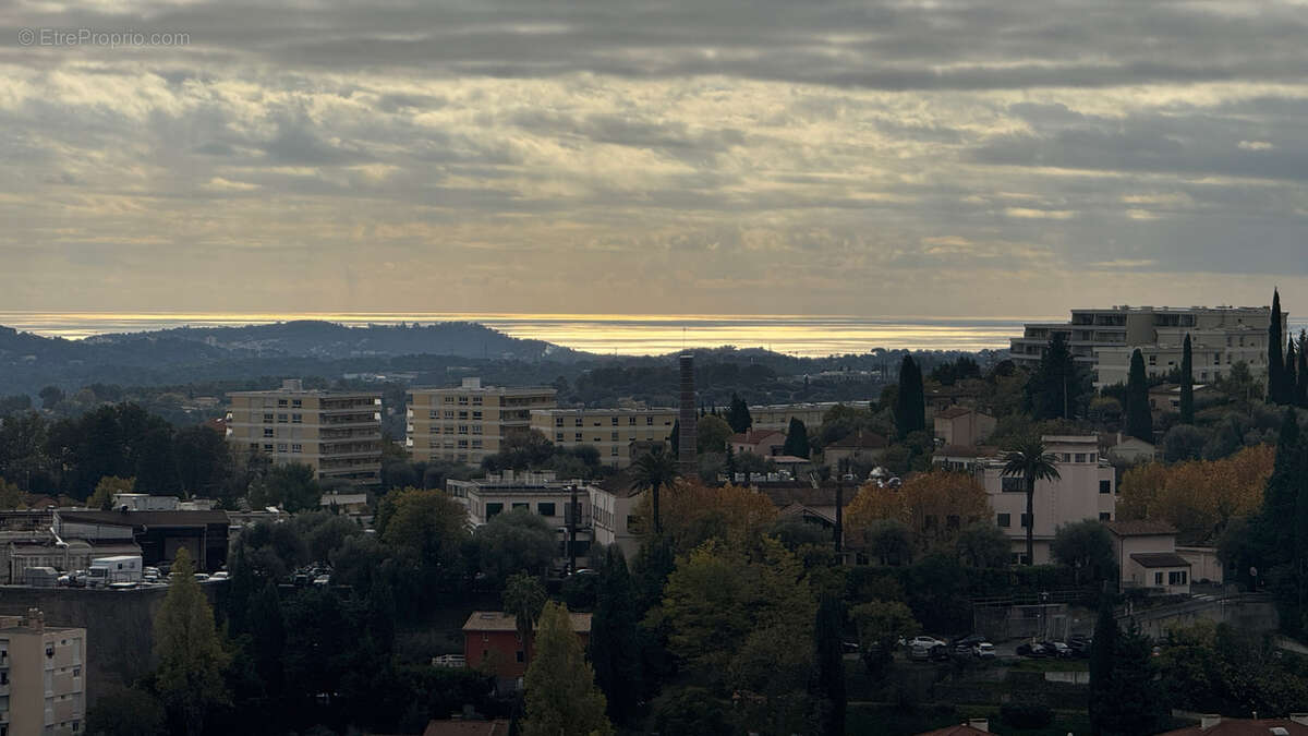 Grasse central, beau 2 pièces lumineux vue mer parfait état - photo 4