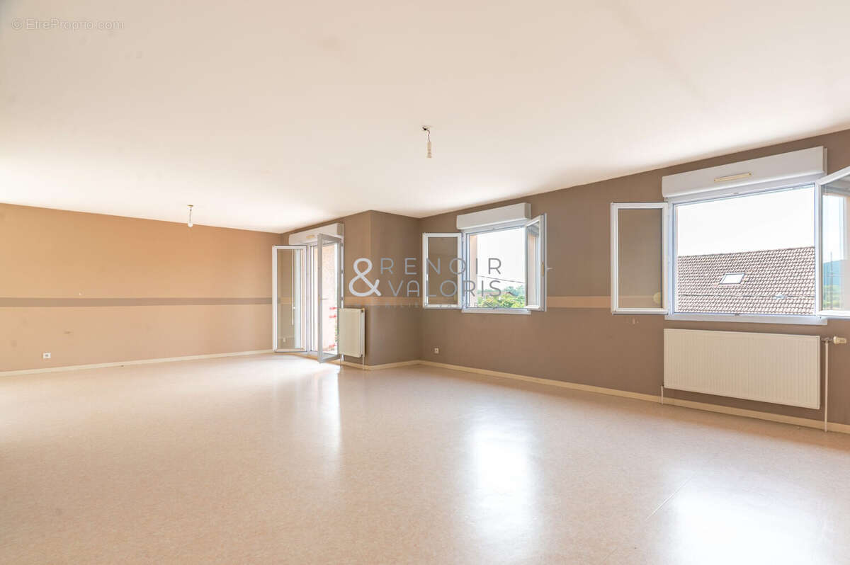 Appartement 114 m² à Neuves-Maisons  - photo 3