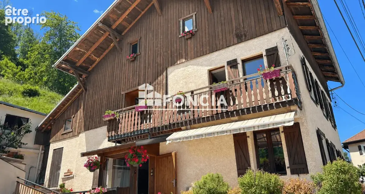 Lumineuse maison sur les hauts de Magland - photo 1