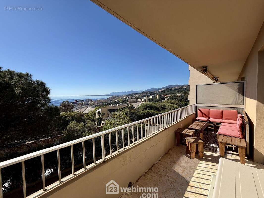 Terrasse n°1 de 10 m2 - Appartement à VILLE-DI-PIETRABUGNO