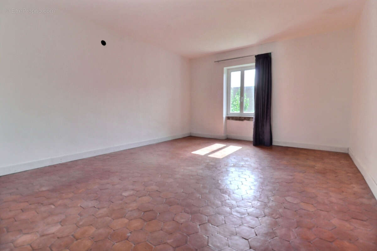 Maison à PARIS-L&#039;HOPITAL