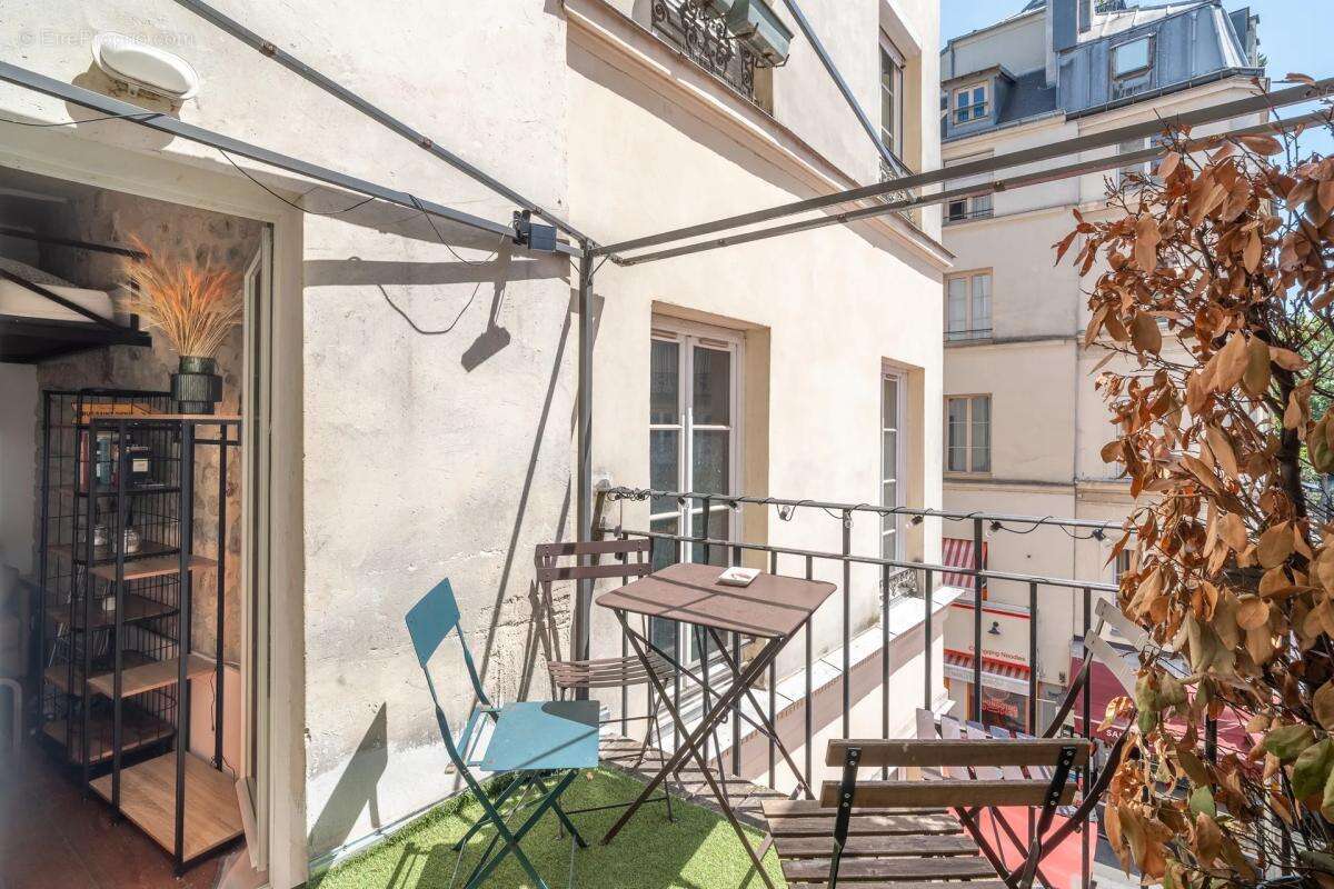 Appartement à PARIS-1E