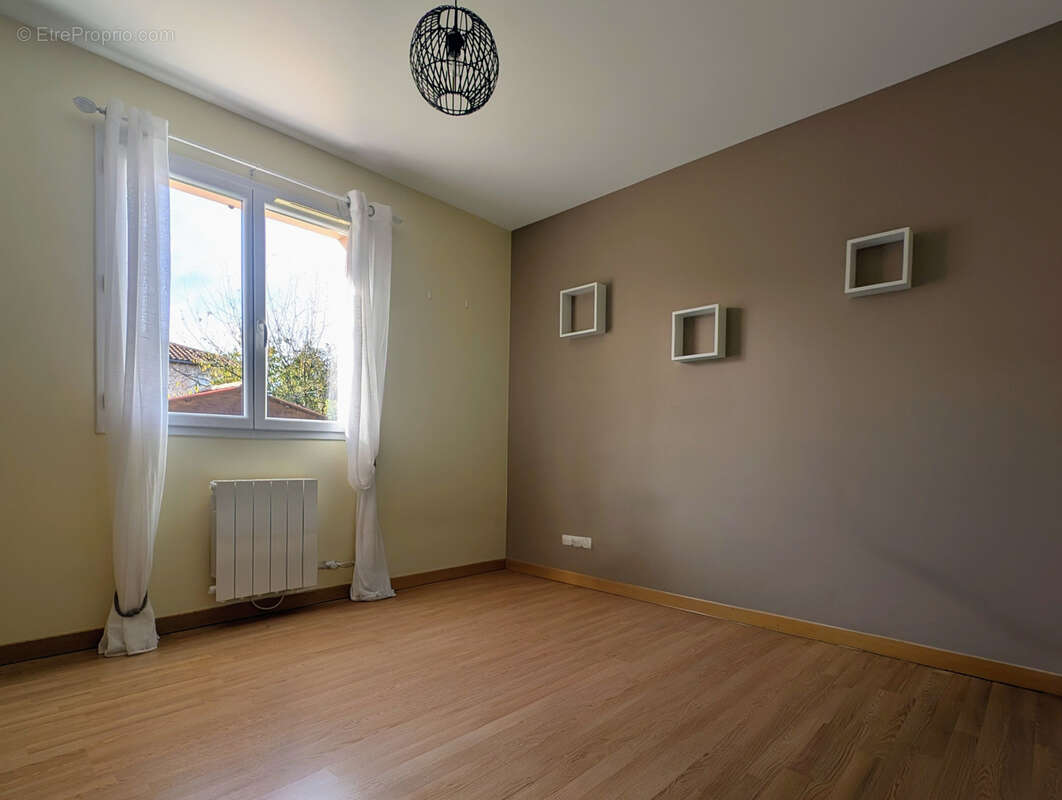 Maison à SAINT-DENIS-LES-BOURG