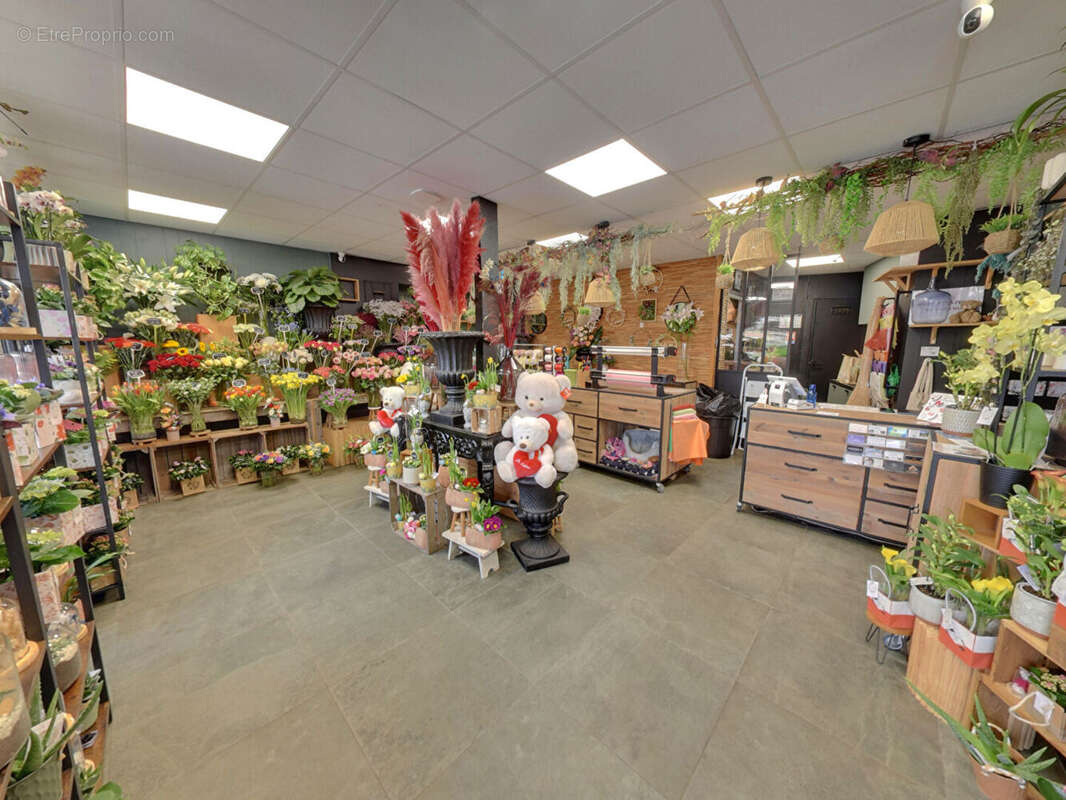 Commerce à PONTAULT-COMBAULT