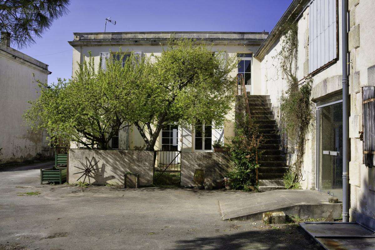 Maison à SAINT-JEAN-D'ANGELY