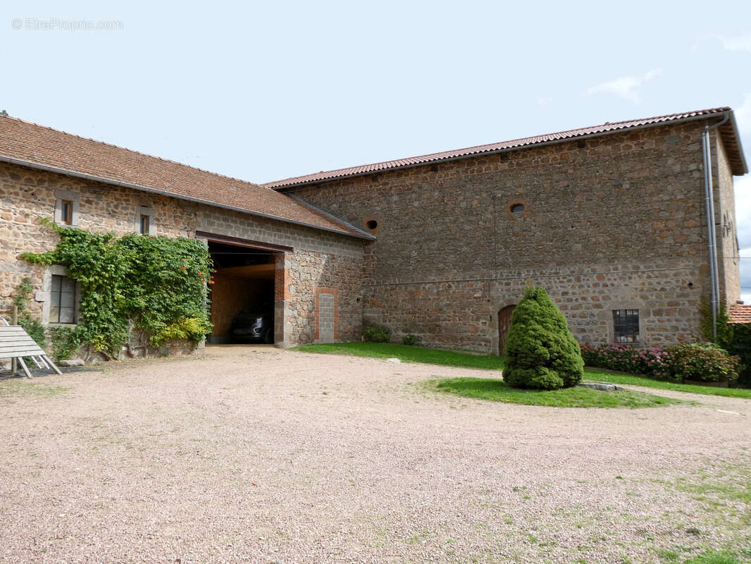 Maison à SAINT-LAURENT-DE-CHAMOUSSET