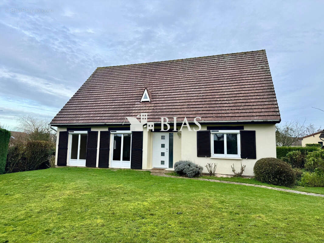 Maison à BOURG-ACHARD