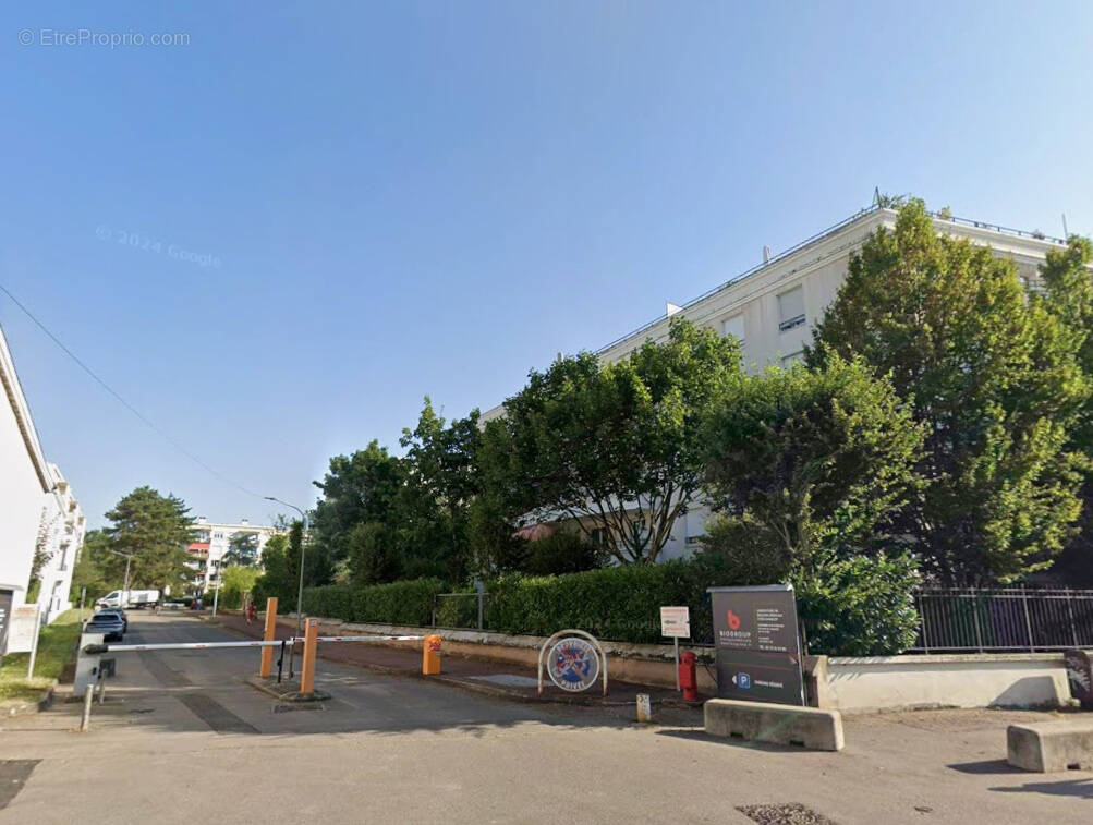 Parking à LYON-5E