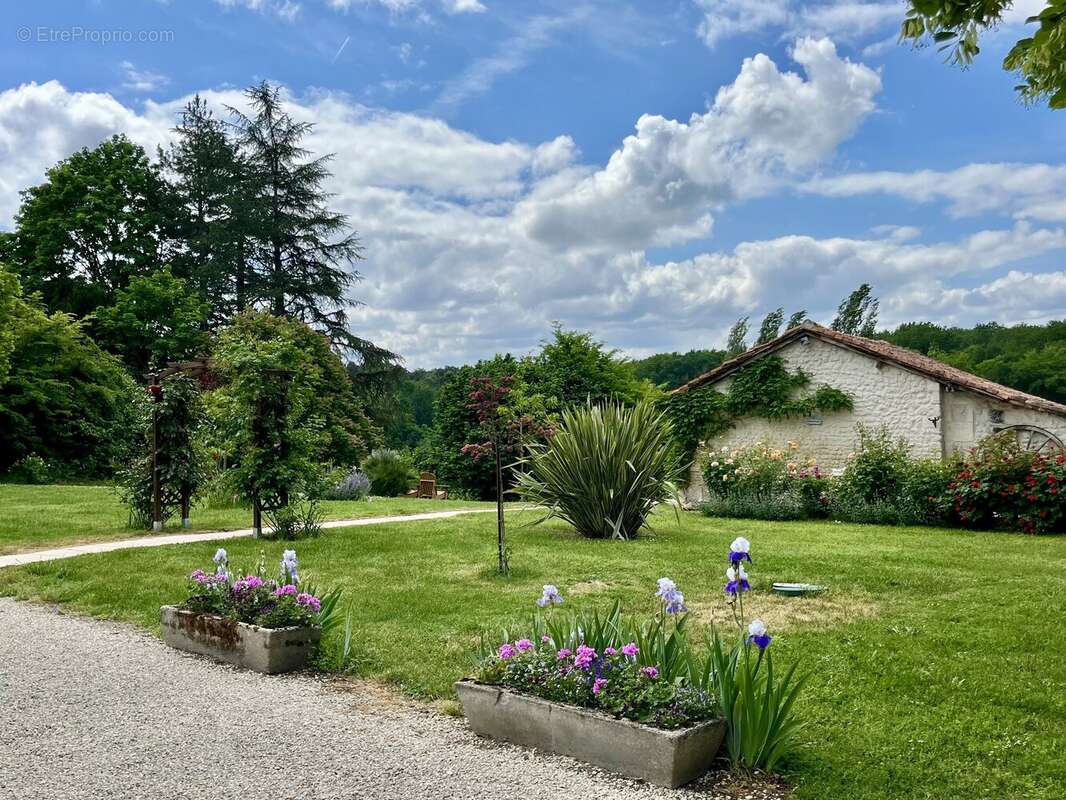Maison à AUBETERRE-SUR-DRONNE