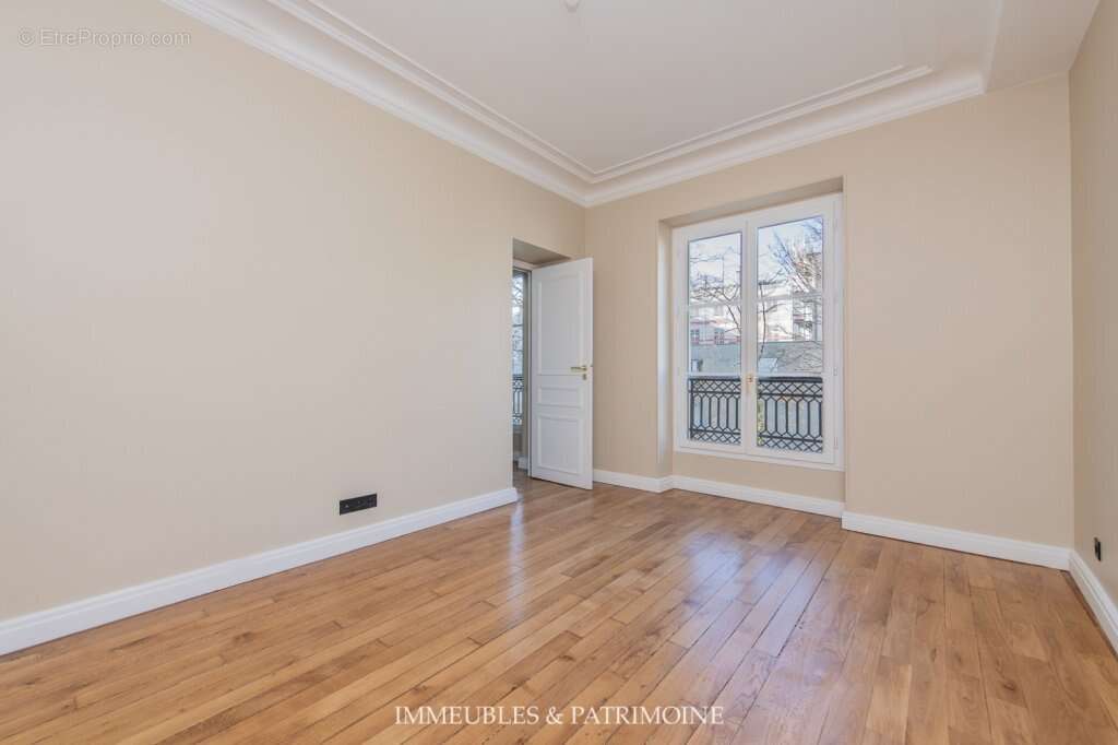 Appartement à PARIS-8E