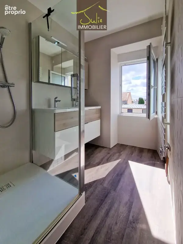 Demeure d'exception en plein coeur de bressuire - 304m2 habitables avec jardin et garages - photo 13
