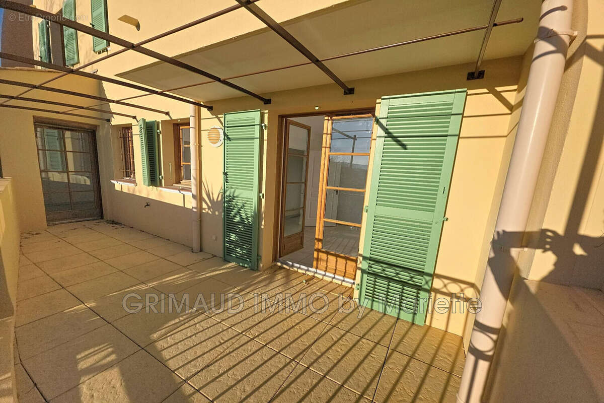 Appartement à GRIMAUD