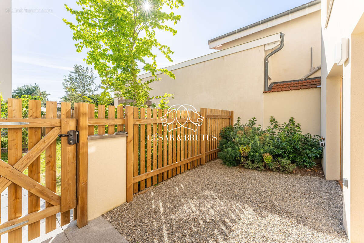 Maison 101 m² à Sainte-Foy-Les-Lyon  - photo 3