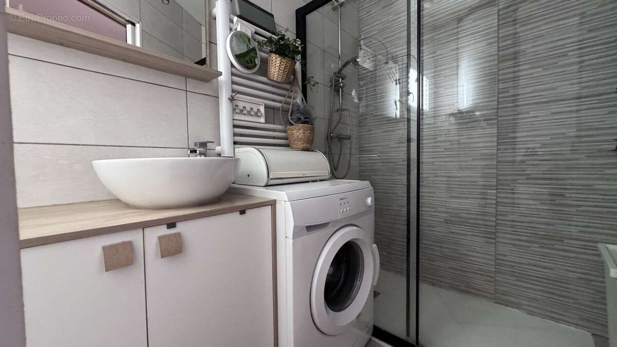 VIAS- Charmante maison de ville avec garage  Idéal investissement ou premier achat ! - photo 8