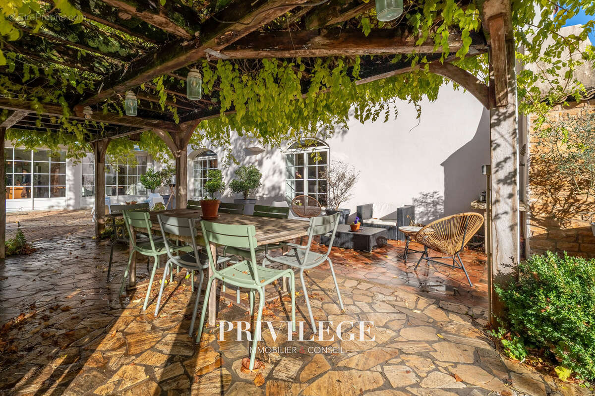 Maison à COLLONGES-AU-MONT-D&#039;OR