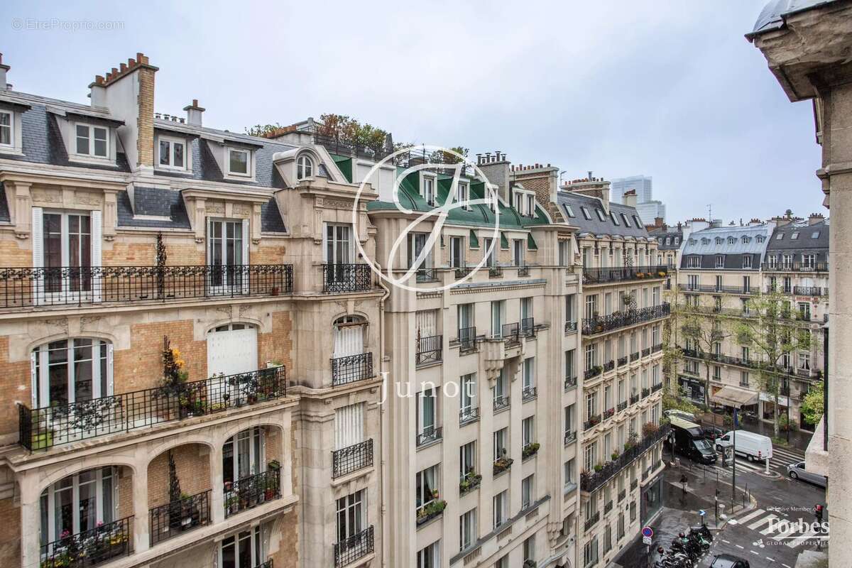 Appartement à PARIS-17E