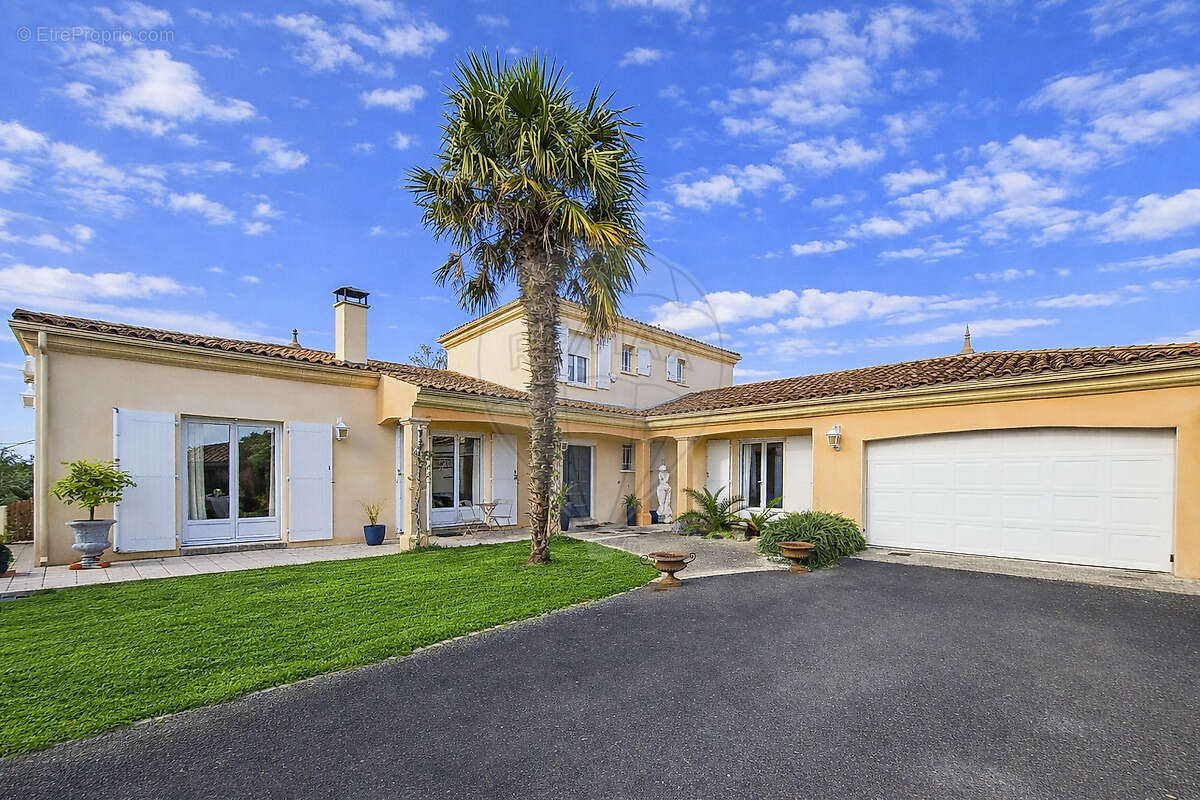 Maison à LES MATHES