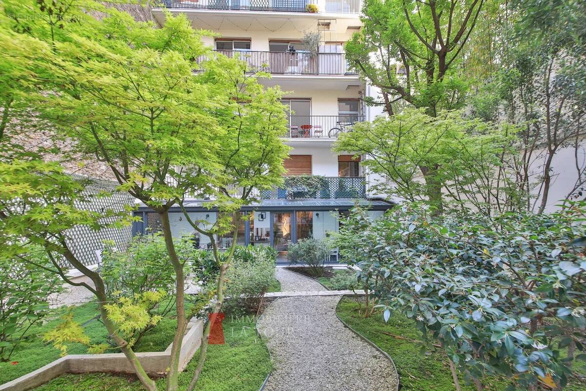 Appartement à PARIS-16E