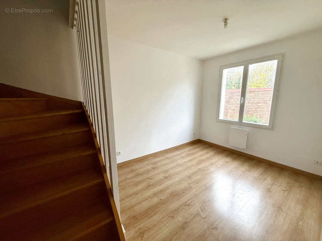 Maison à MORAINVILLIERS