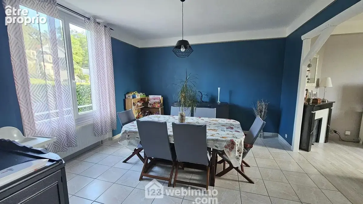 Une salle à manger de 17 m².