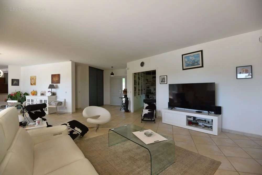 Maison à BAGNOLS-EN-FORET