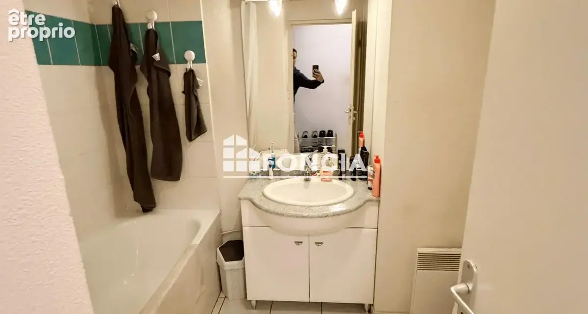 Grand studio vendu libre d occupation en residence recente securisee - photo 3