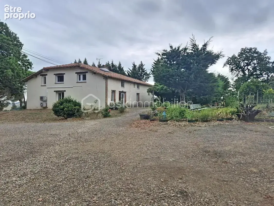 Propriété de caractère avec auberge sur plusieurs hectares – Lavit - photo 2