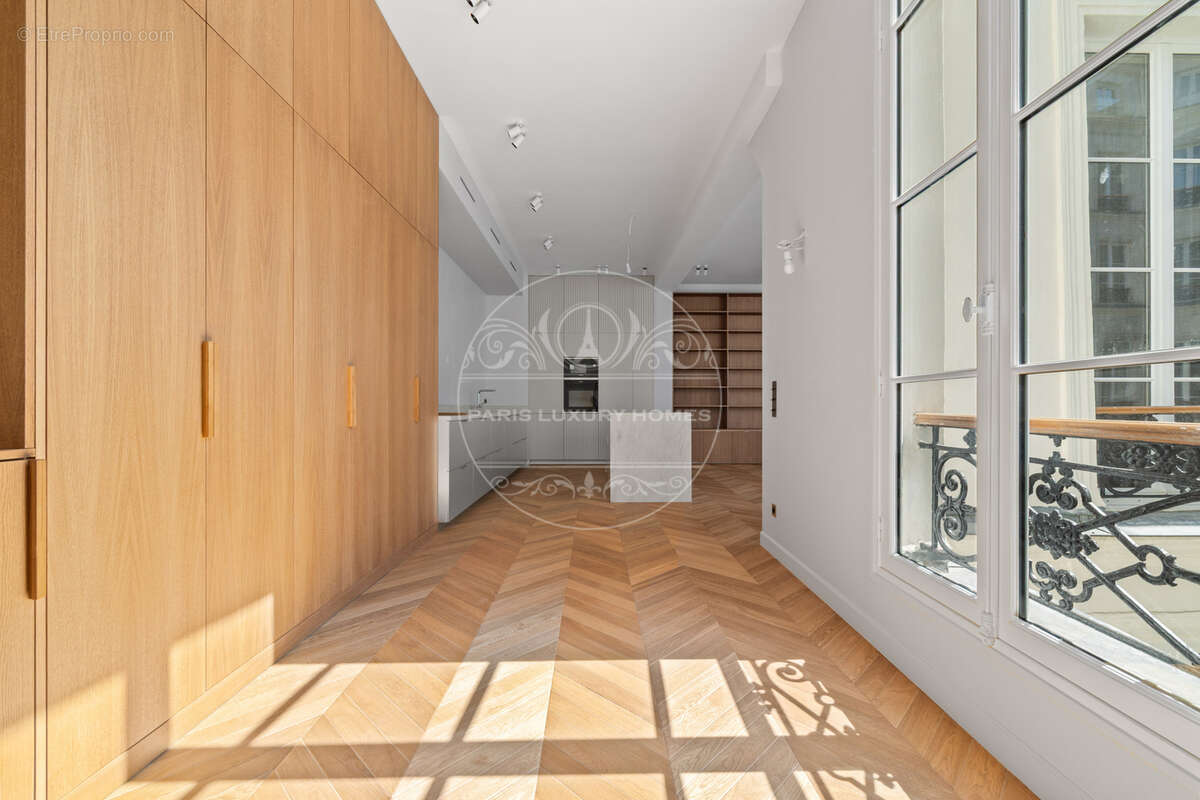 Superbe appartement rénové à Paris 1er ! - photo 2