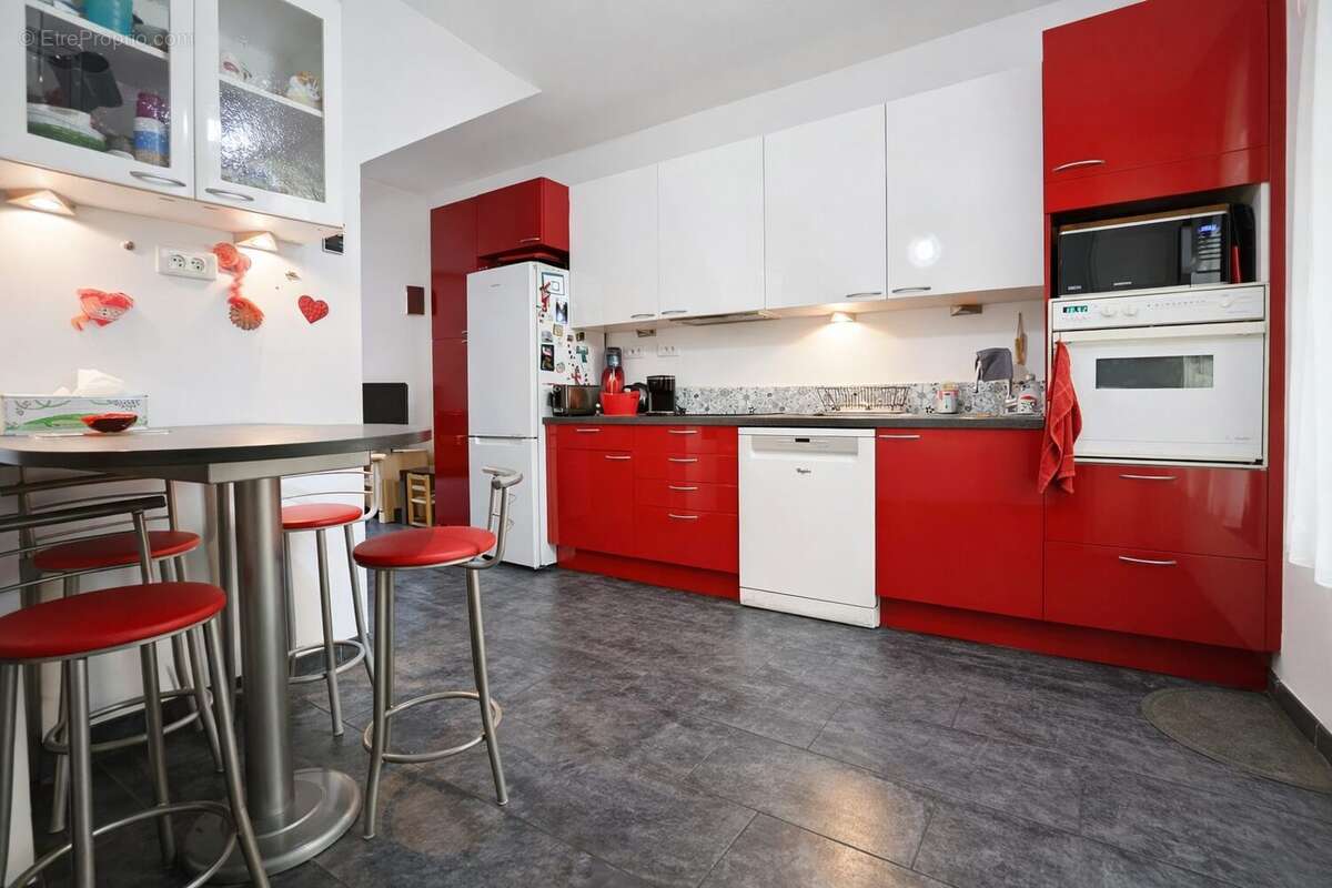 cuisine avec coin repas - Maison à MAISONS-ALFORT