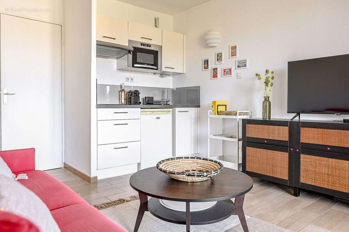 ** Proche Plage & Port ** Appartement  1 Pièce (28,05m²) ** (83430) SAINT MANDRIER SUR MER ** - photo 3