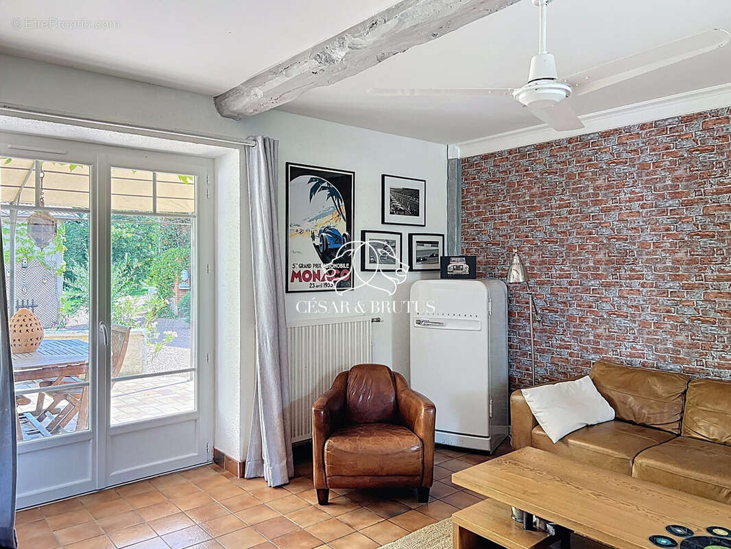 Maison 245 m² à Cordelle  - photo 2