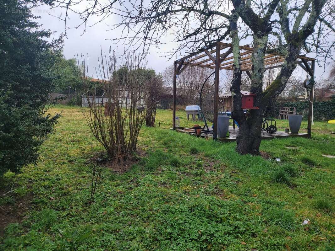 Maison à SAINT-LEONARD-DE-NOBLAT