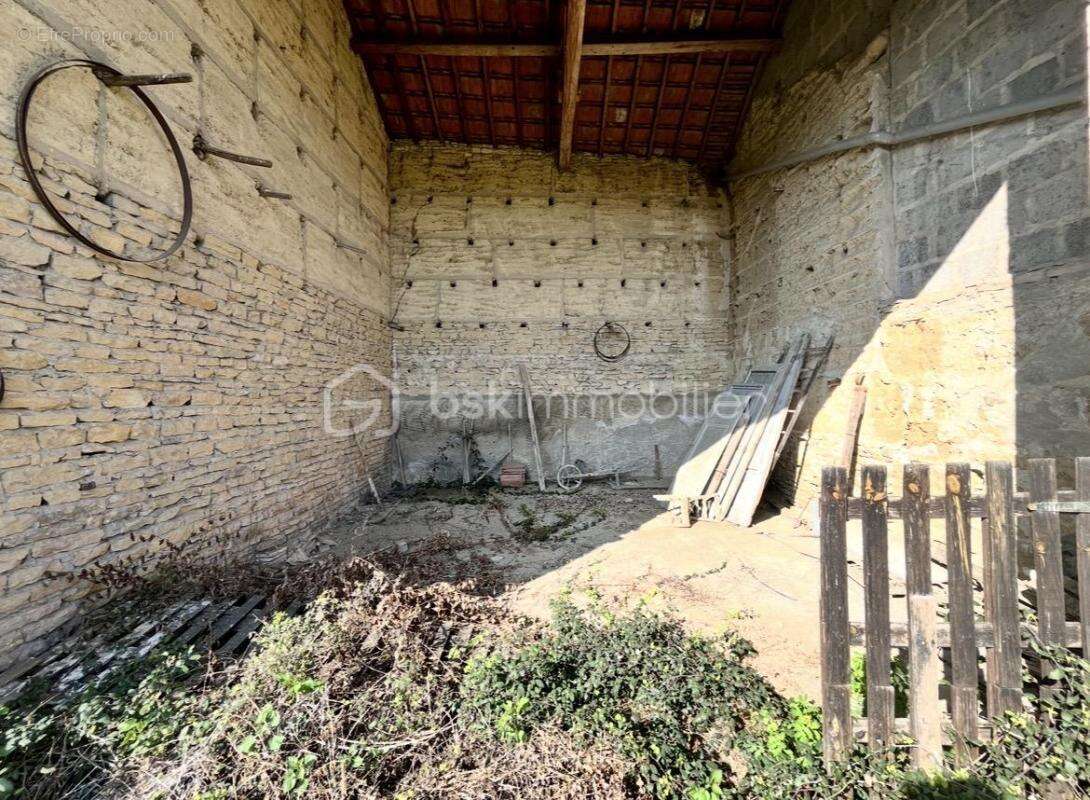 Maison à CRECHES-SUR-SAONE