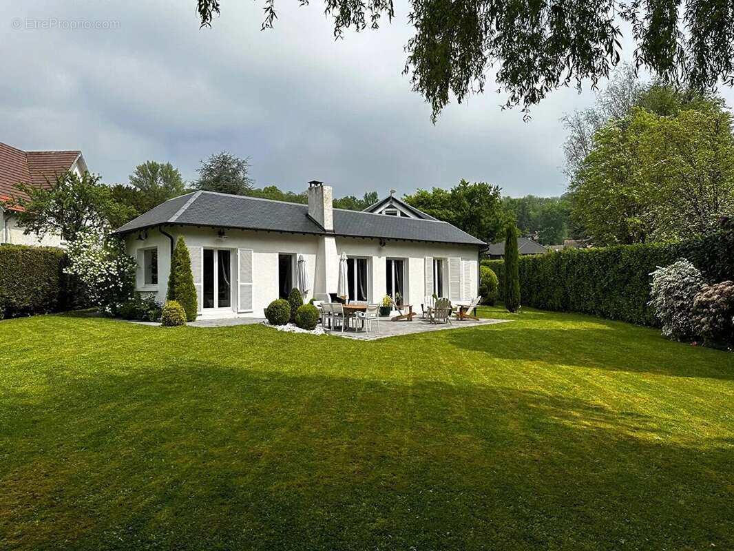 Maison à SAINT-NOM-LA-BRETECHE