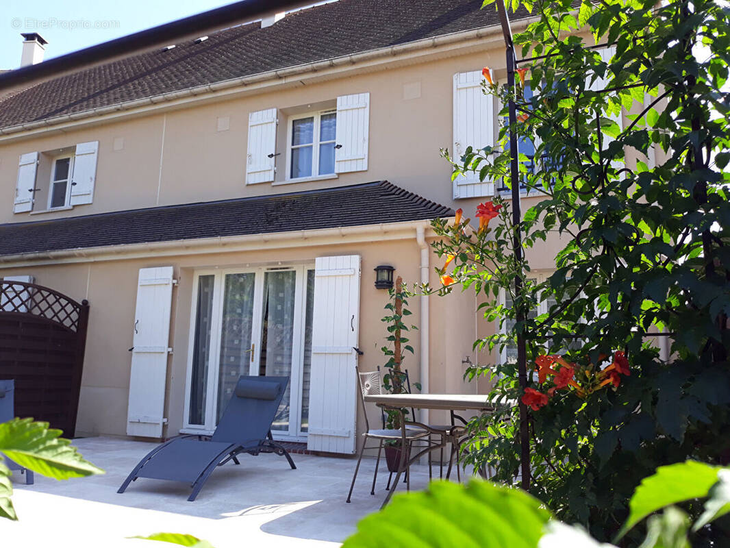 Maison à HOUDAN