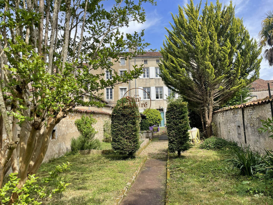 Maison à LA ROCHEFOUCAULD