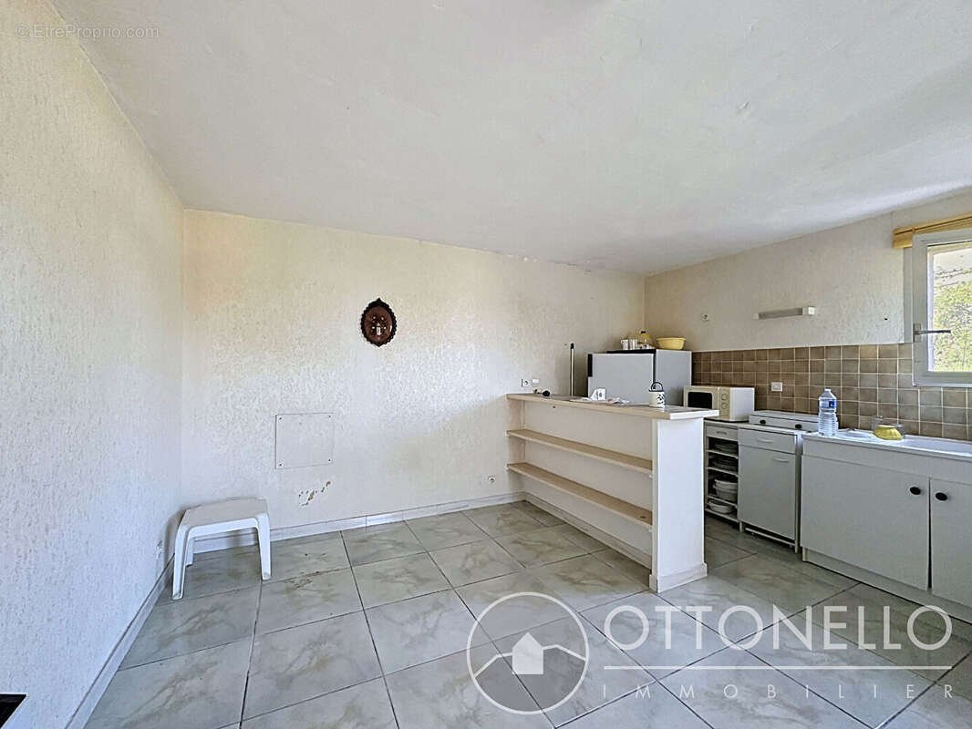 Maison à ROQUEBRUNE-SUR-ARGENS