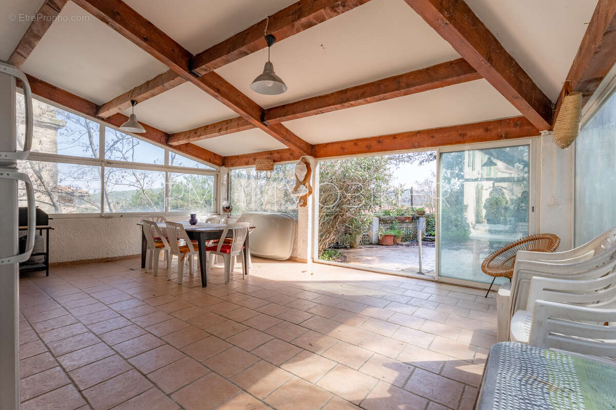 Maison à SIMIANE-COLLONGUE