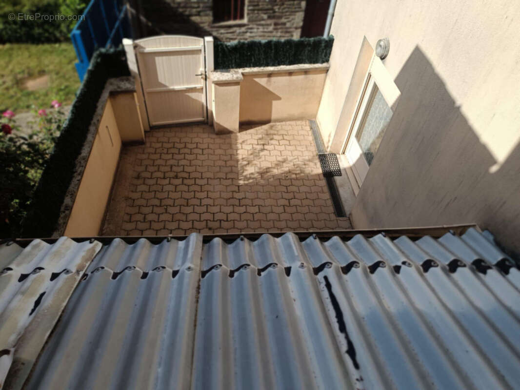 Maison à NEANT-SUR-YVEL