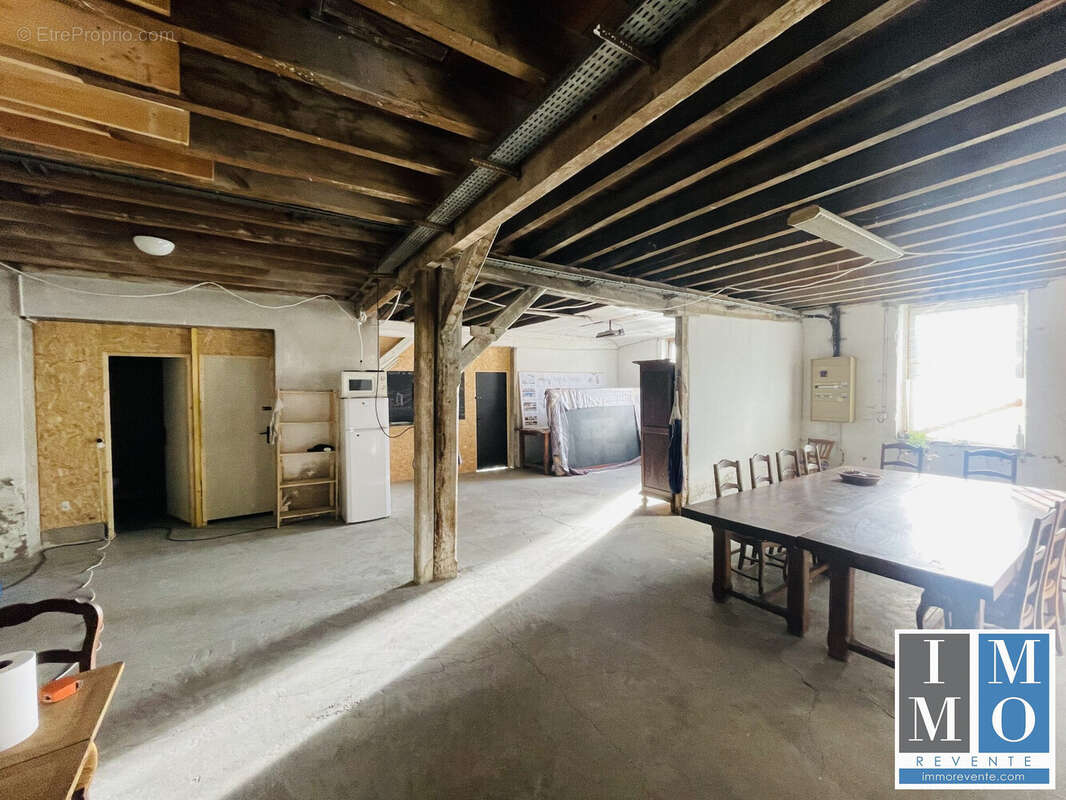 Commerce à MEHUN-SUR-YEVRE