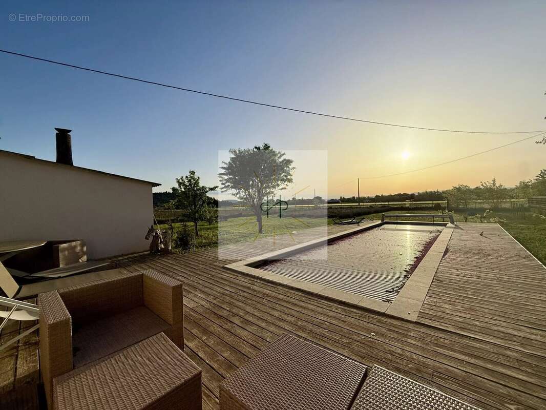 Maison 256 m² à La Batie-Rolland  - photo 2