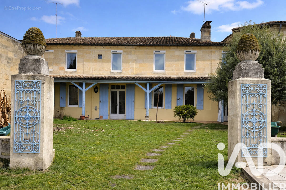 Photo 1 - Maison à SAINT-MEDARD-DE-GUIZIERES
