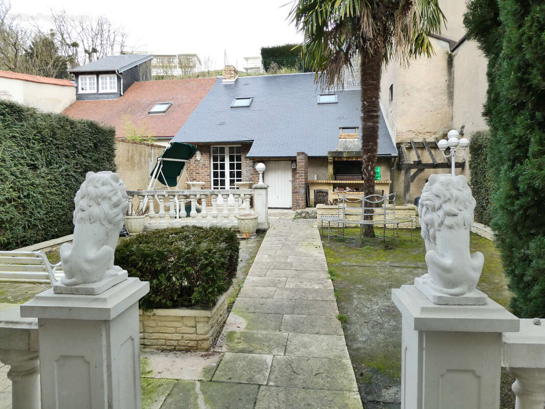 Maison de ville - 5 chambres - Garage et jardin - photo 13